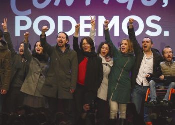 Dirigentes de Podemos celebran los resultados de las elecciones generales de diciembre de 2015.